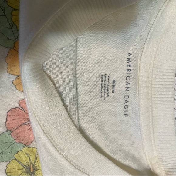 American eagle floral white tshirt✨ - Picture 3 of 4